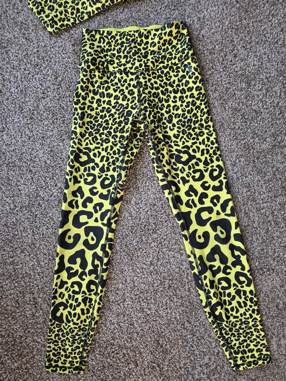 Good American Neon Leopard Workout Set - Picture 2 of 6